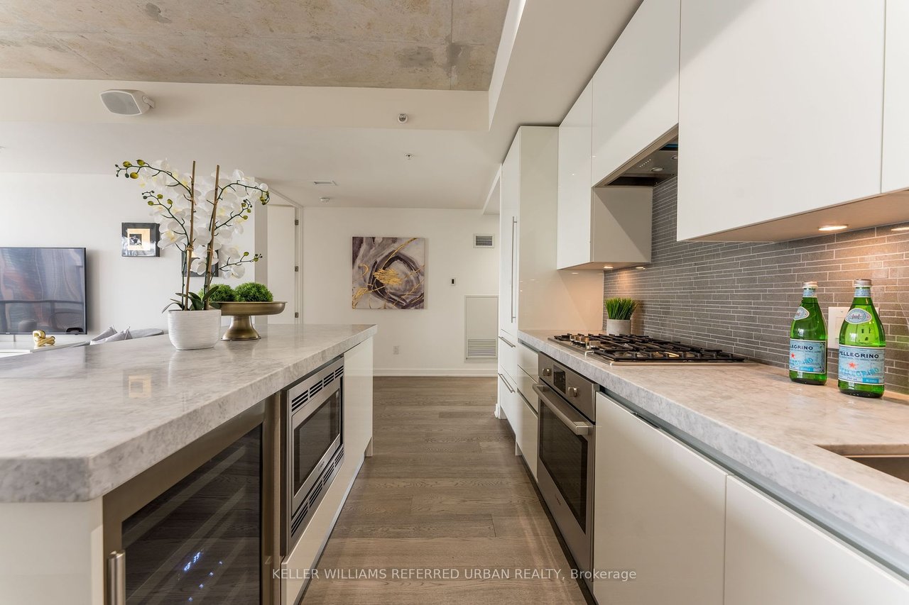THOMPSON RESIDENCES 