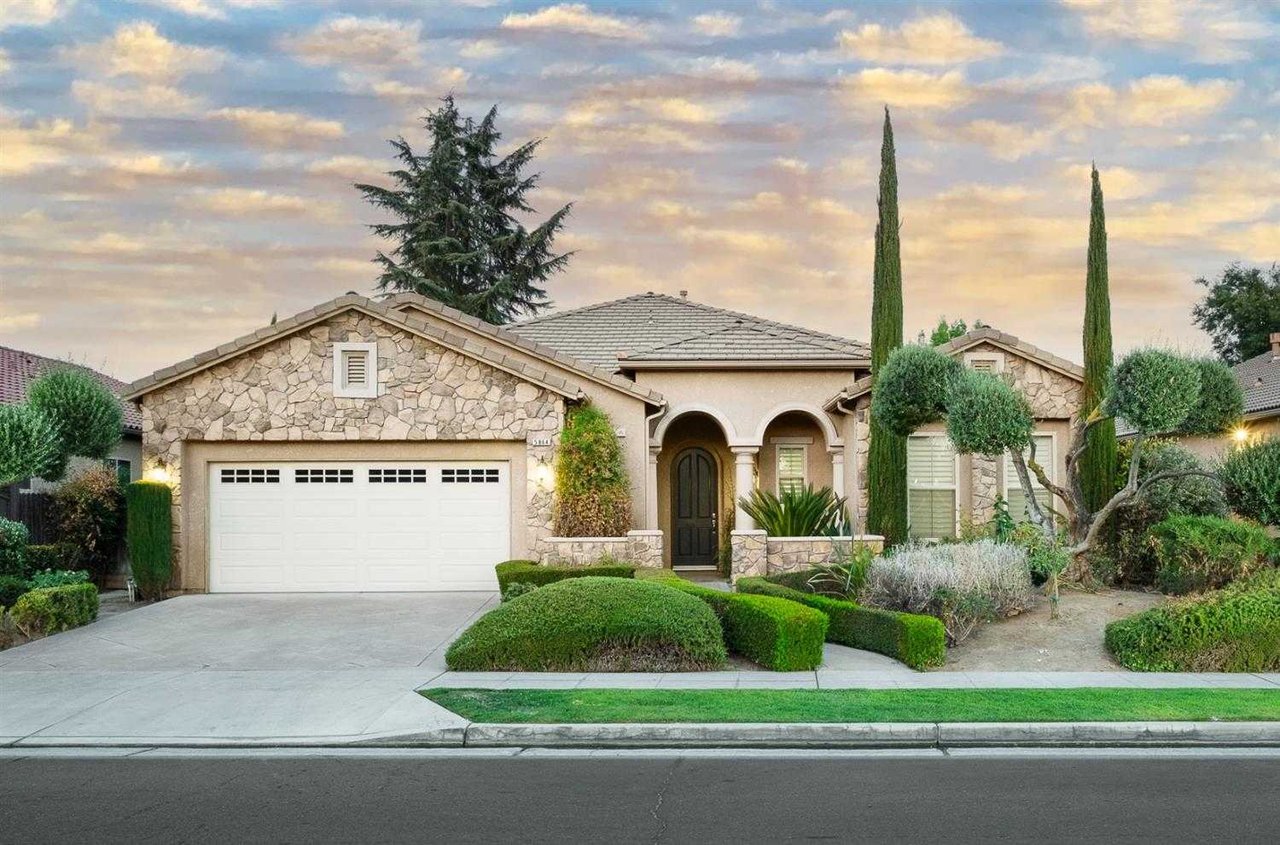 5864 N La Paz Ave