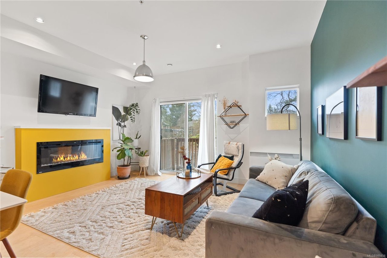 155-300 Phelps Ave
