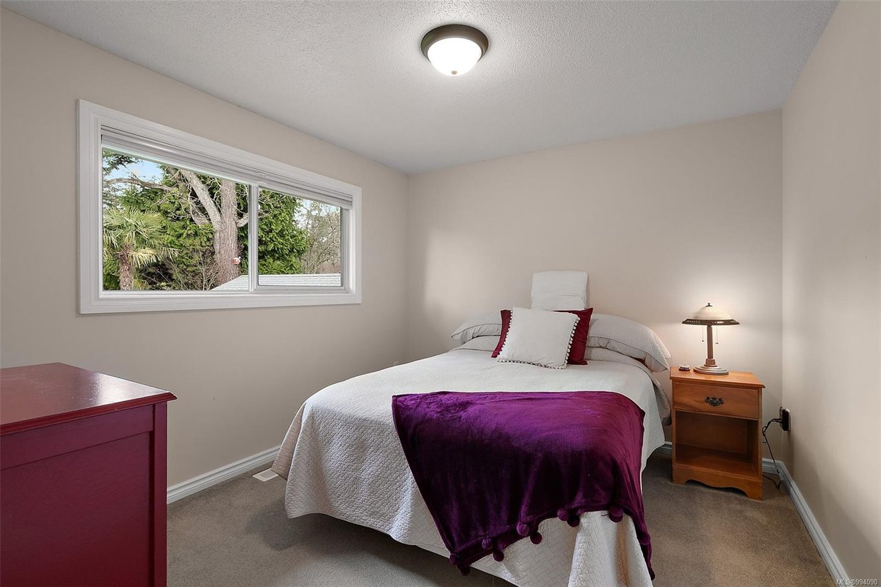 728 Porter Rd, Esquimalt
