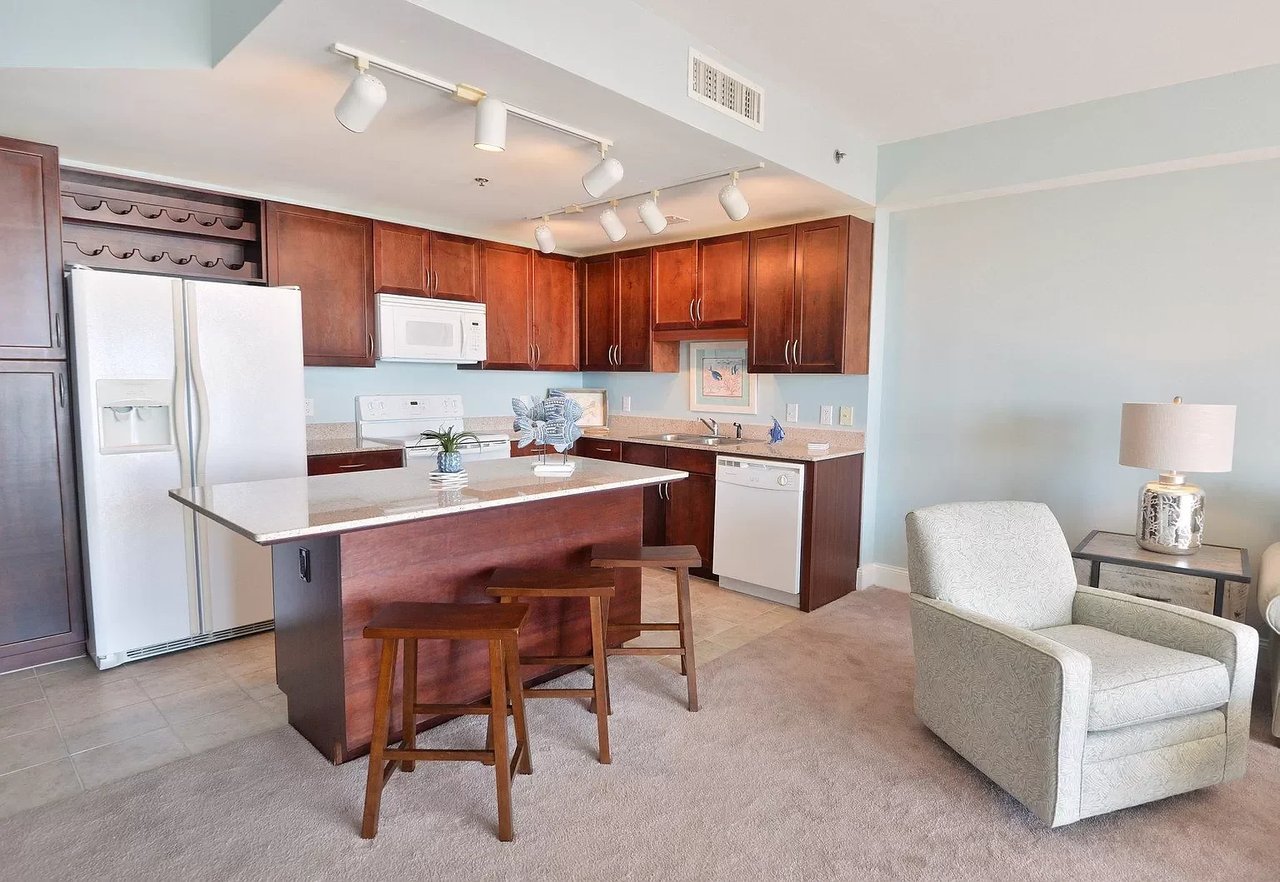 9860 S Thomas Drive Unit 1015
