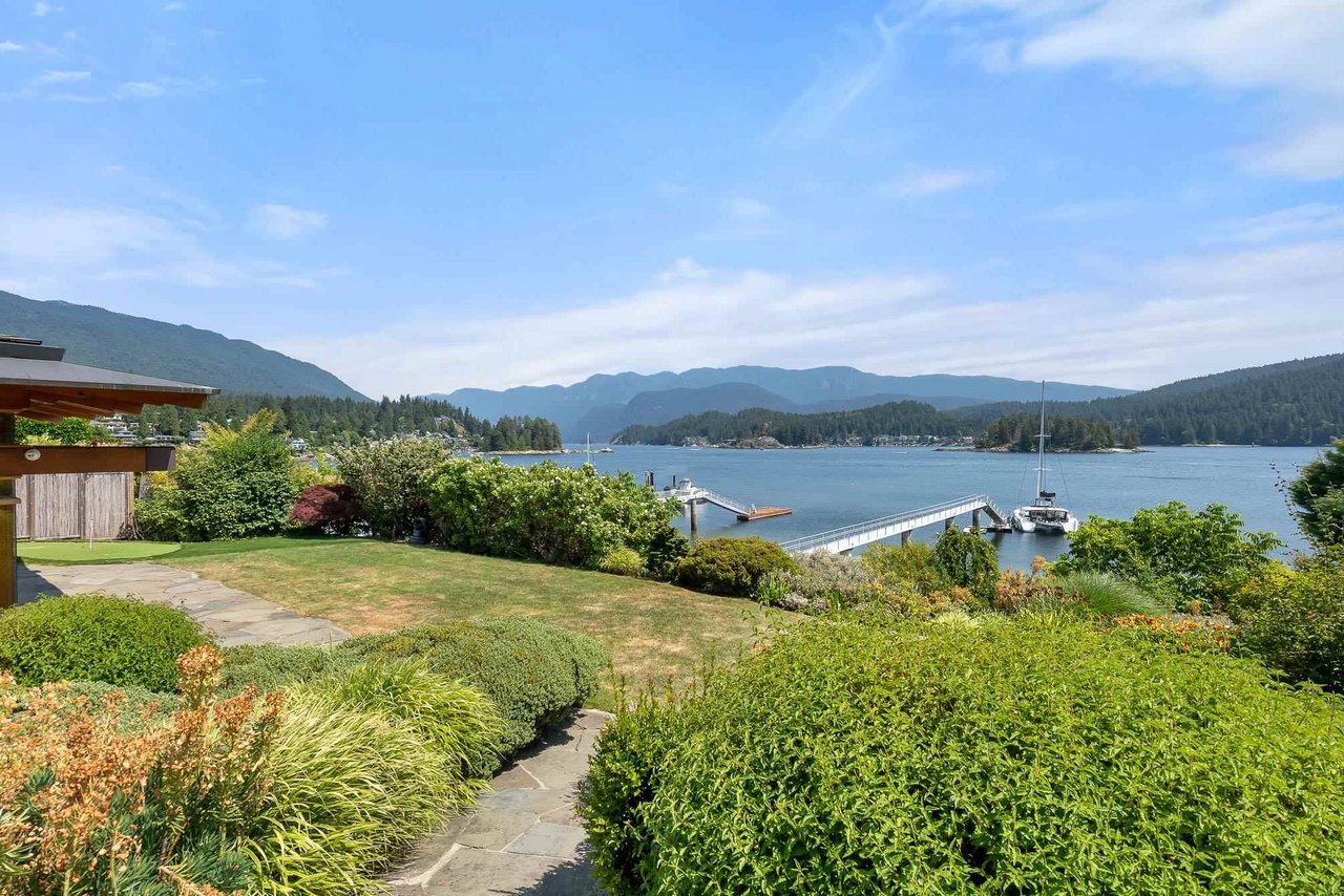 672 Beachview Dr