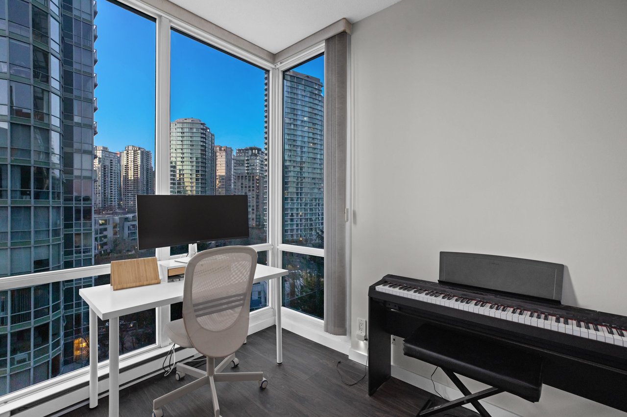 1003-1099 Marinaside Cres