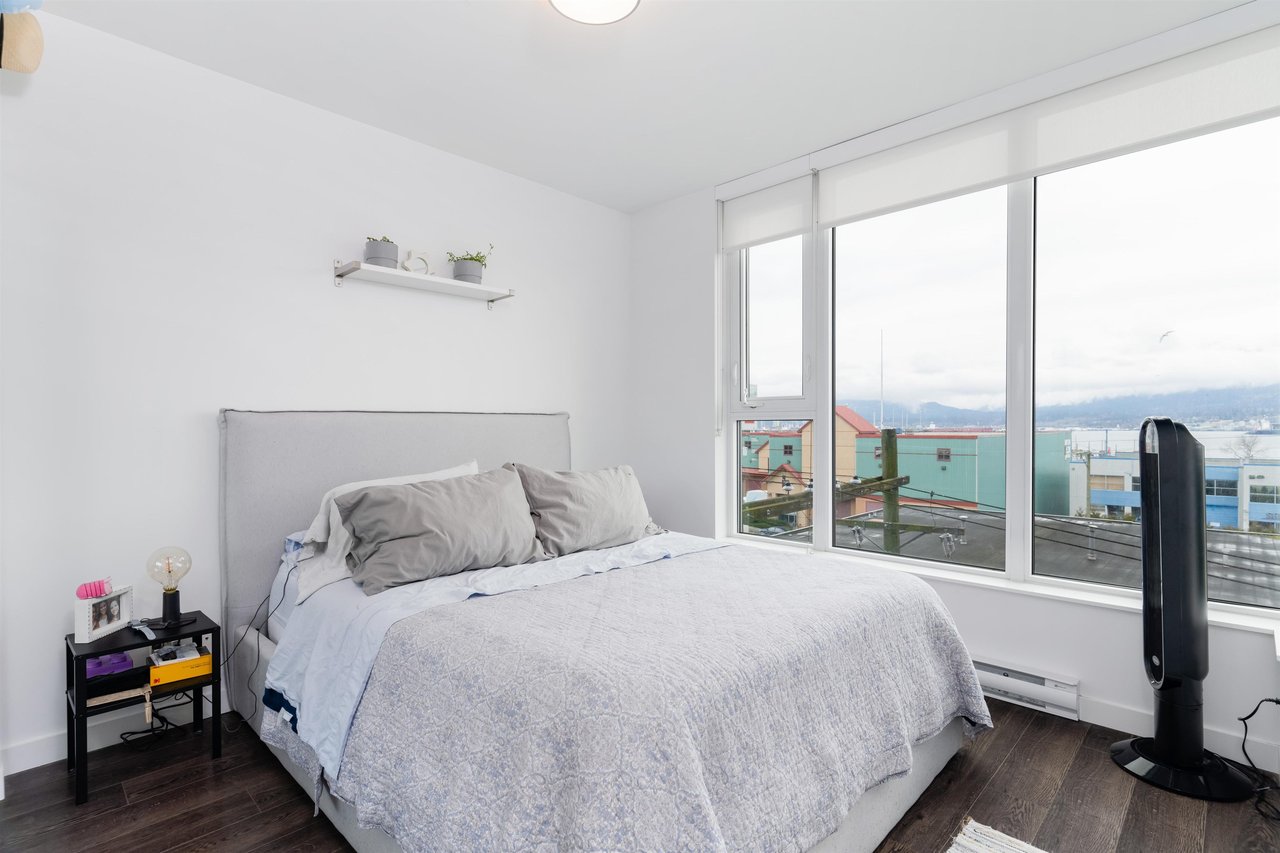 303-933 E Hastings St