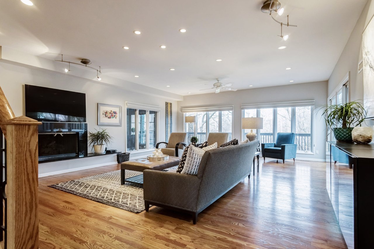 Sophisticated & Stylish in Charming Ladue