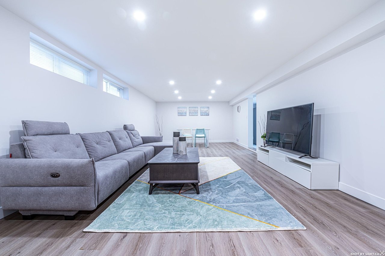 466 W 27th Ave