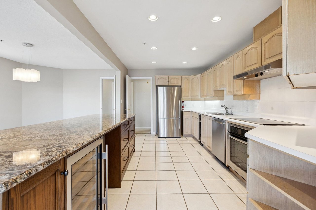 PH2-1859 Spyglass Pl