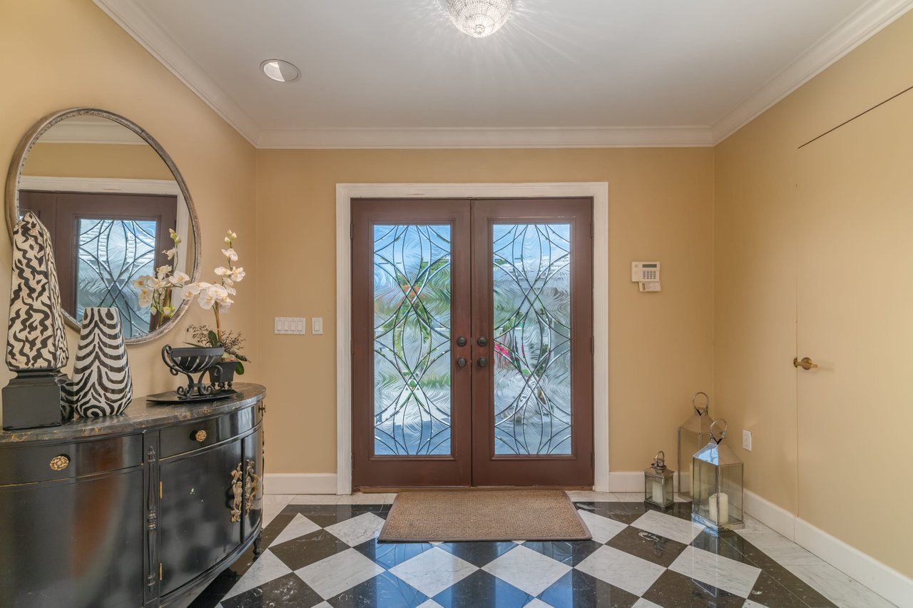 Prestigious Address in Lido Shores