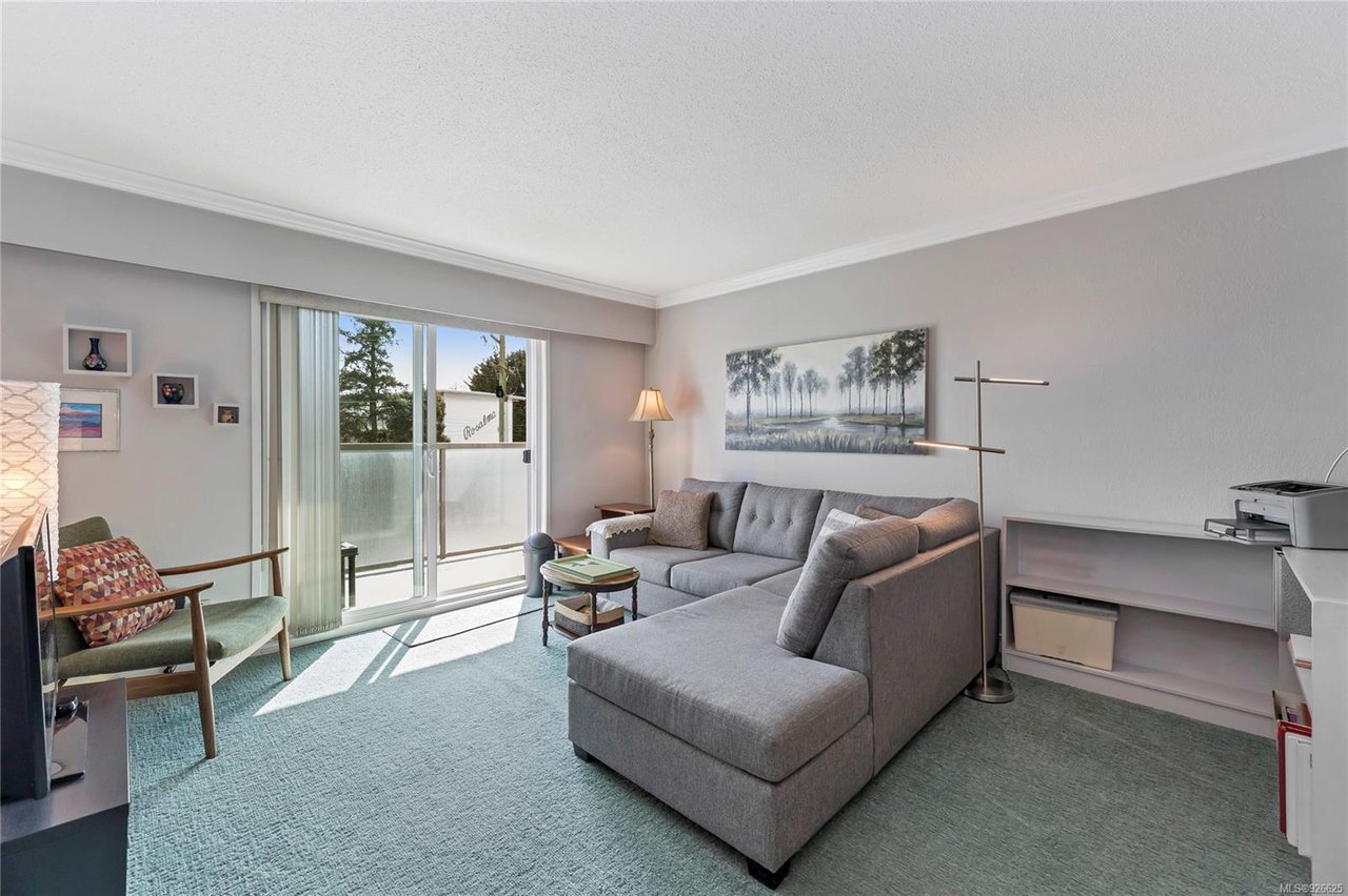 204-848 Esquimalt Rd
