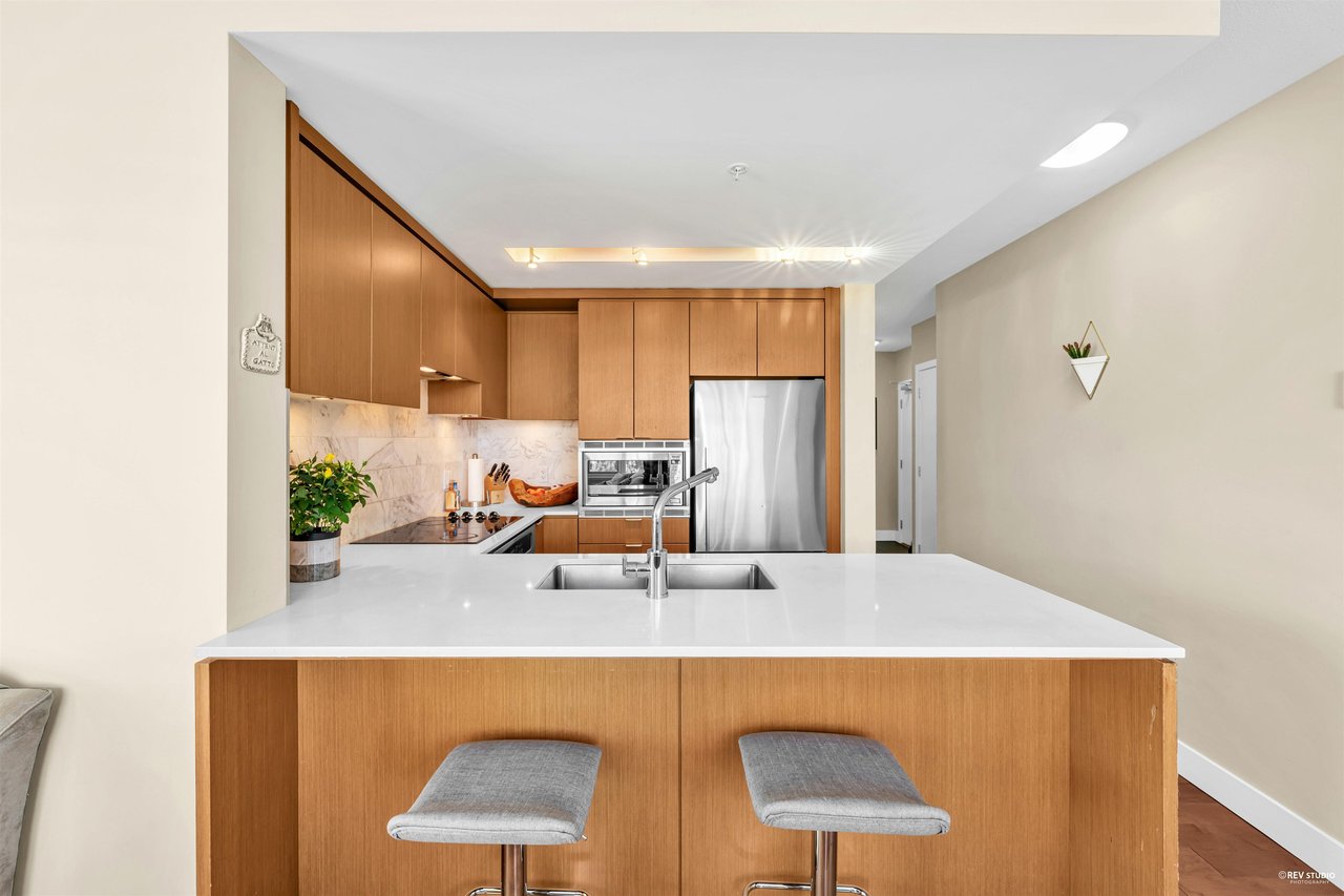 702-158 W 13th St