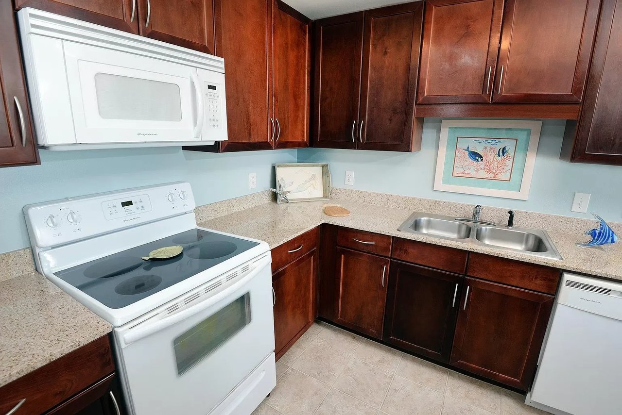 9860 S Thomas Drive Unit 1015