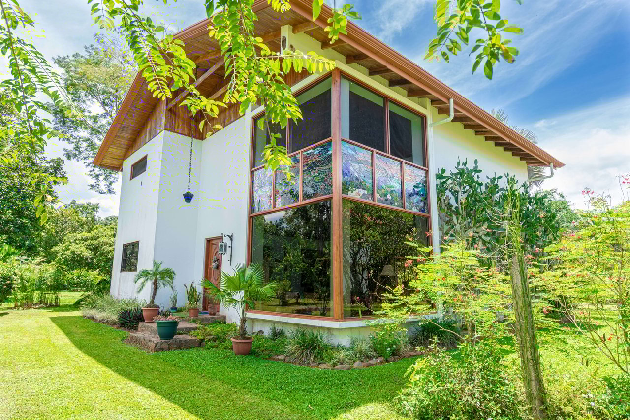 3 Home Acreage- Sustainable Living