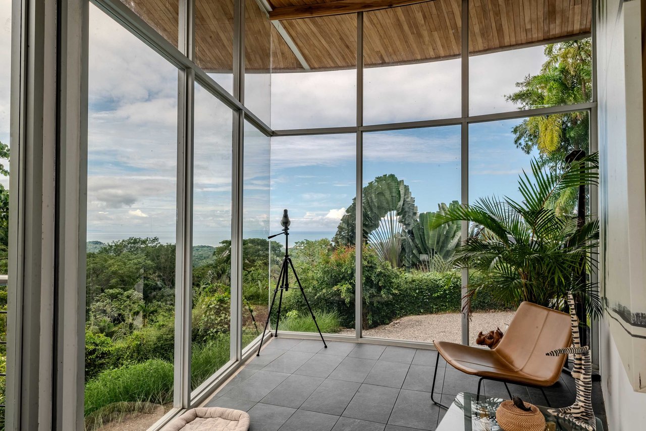 THE GLASS HOUSE. SUSTAINABILITY, LUXURY & NATURE