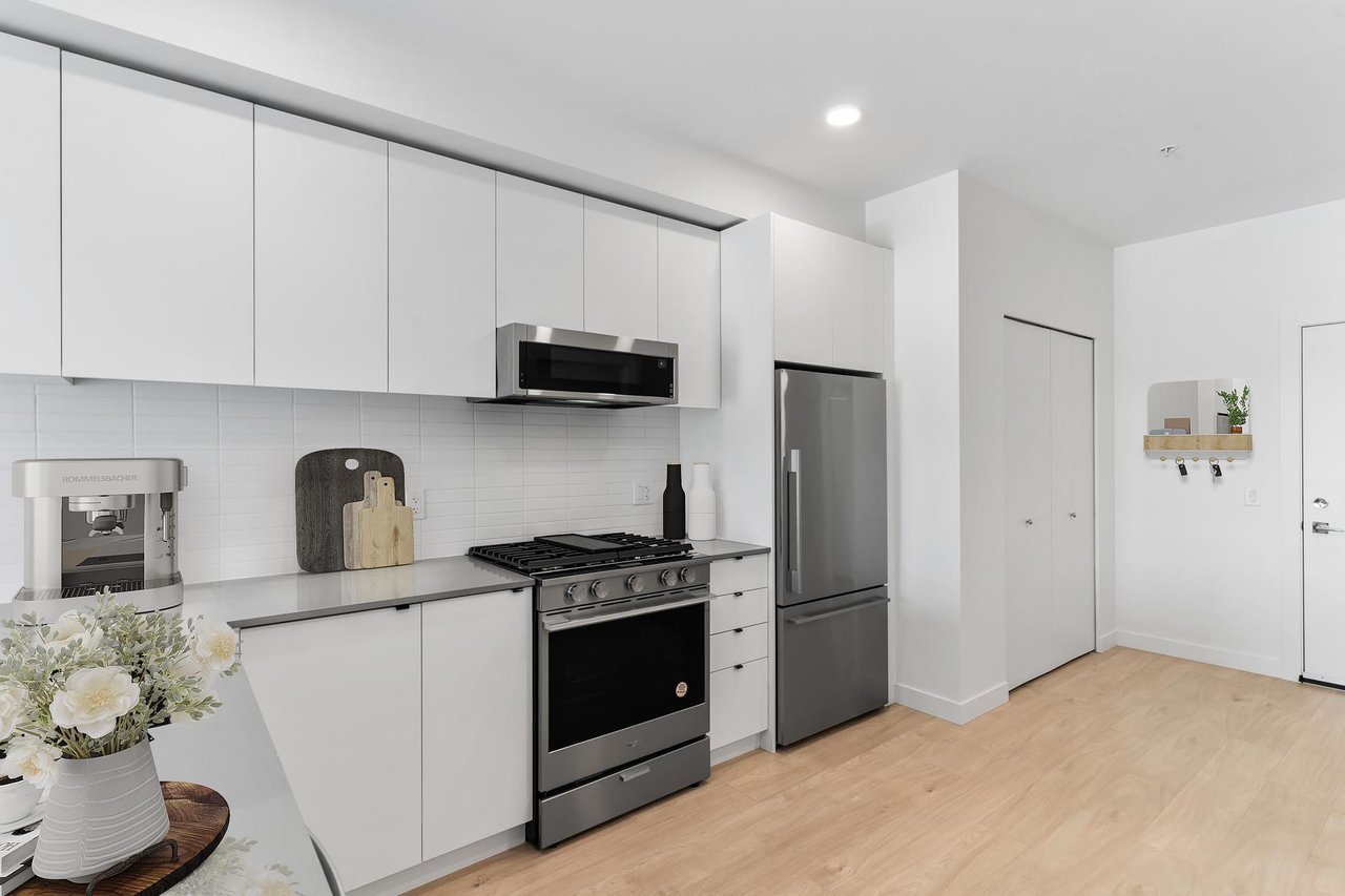 310-2345 Rindall Ave Ave
