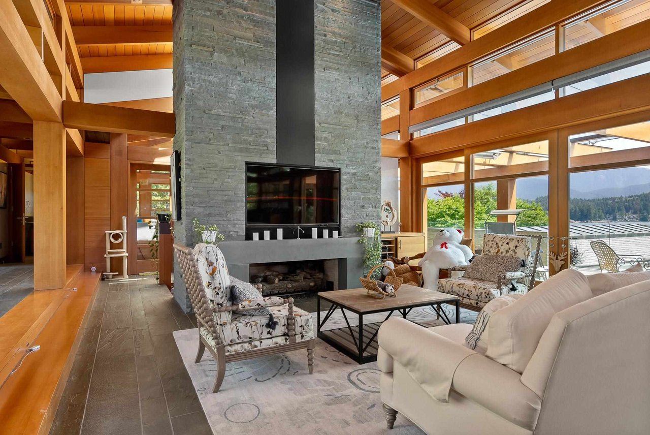 672 Beachview Dr