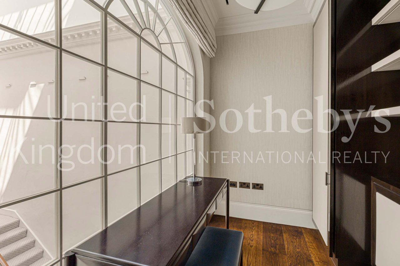 Eaton Square Penthouse 