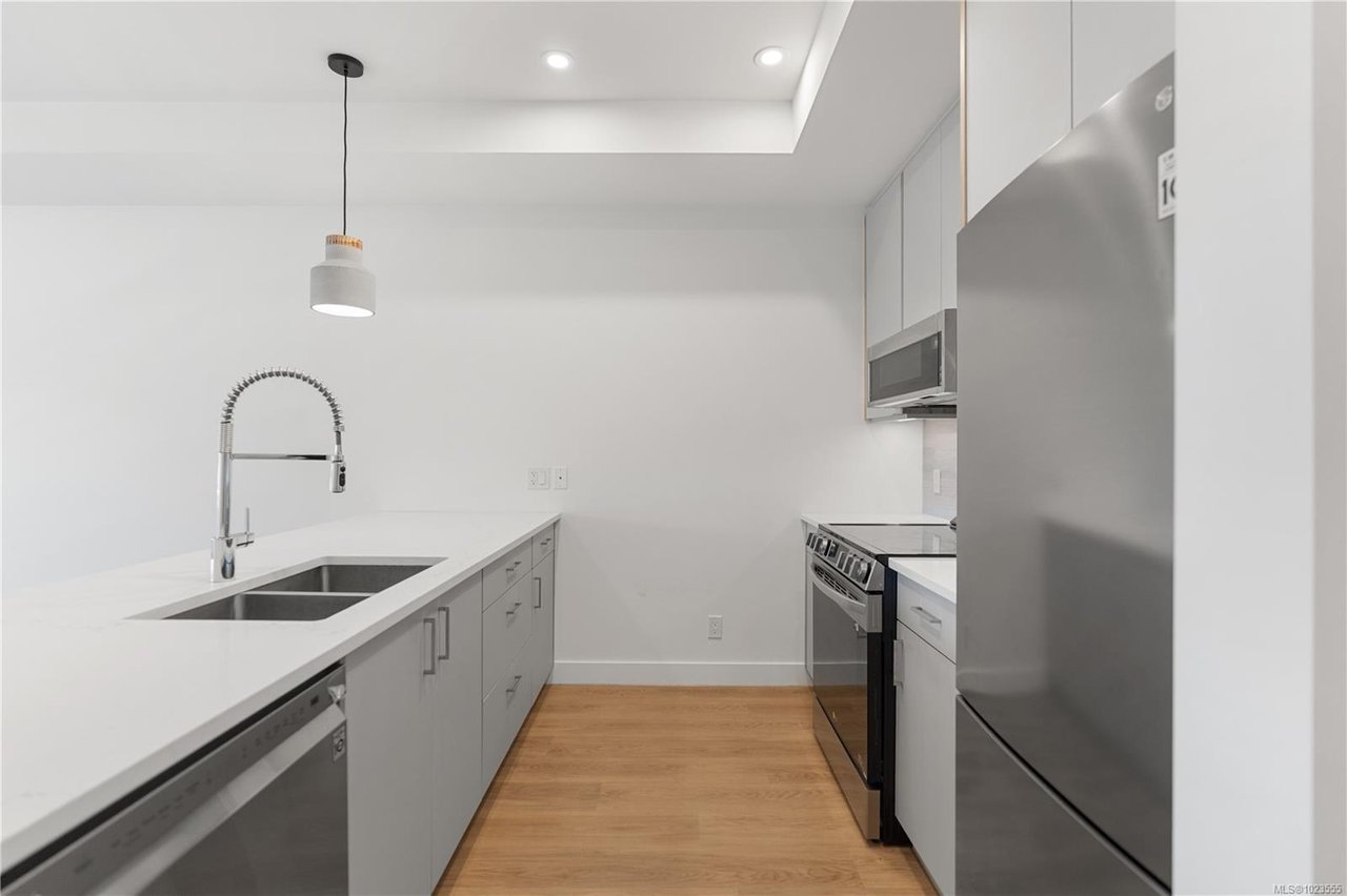 402-757 Tyee Rd, Victoria