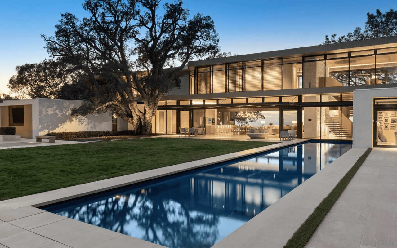 luxury house in La Jolla with a pool in the front