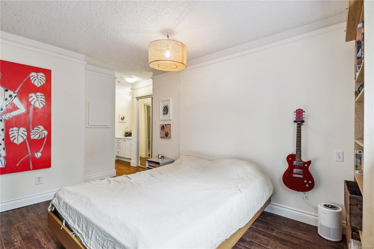 D-112 Clarence St
