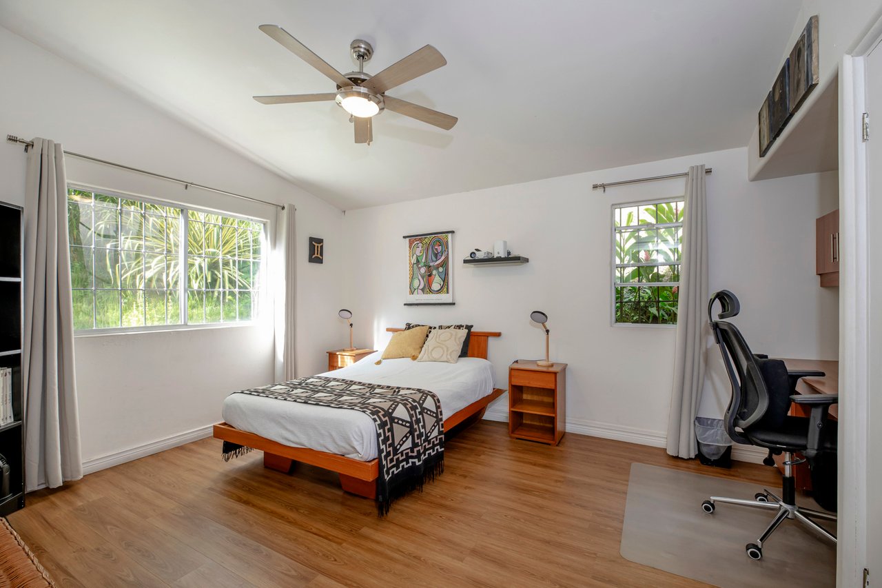 Artistic Mountain View Home, Santa Ana, San Jose