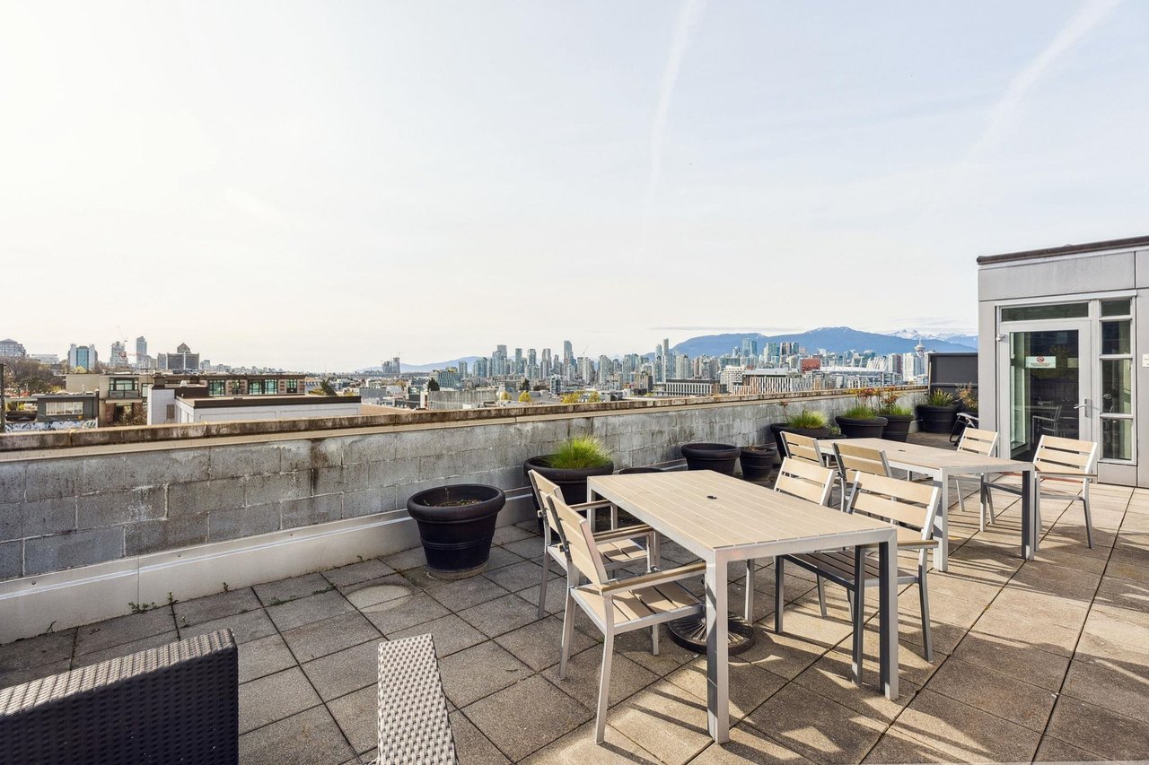 213-2511 Quebec St