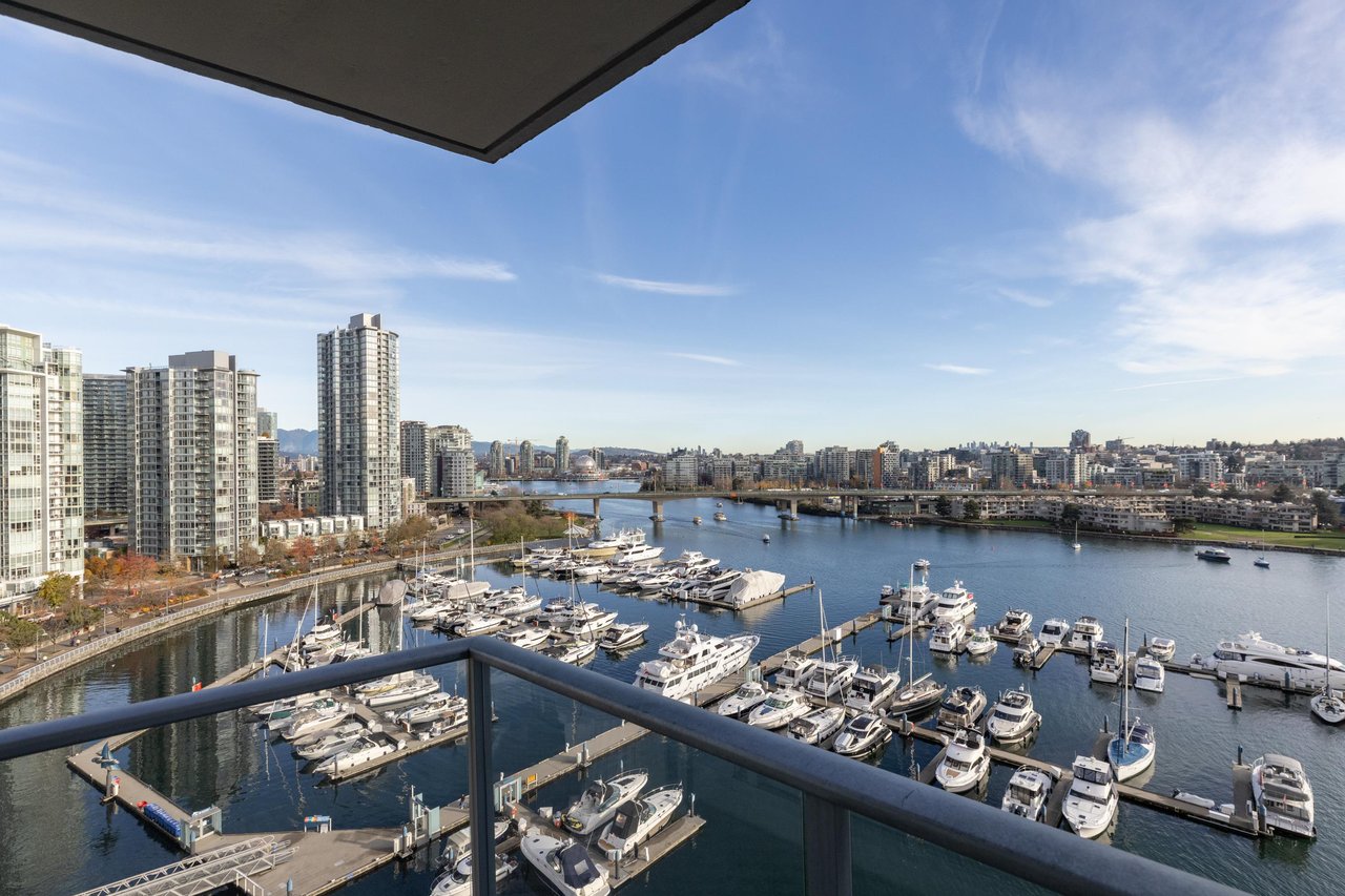 1601-1228 Marinaside Cres