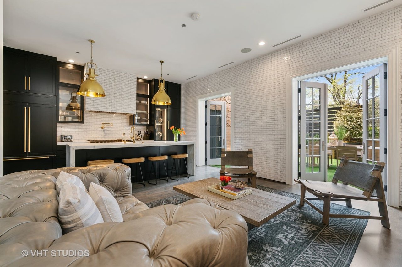 2126 N Lincoln Park West