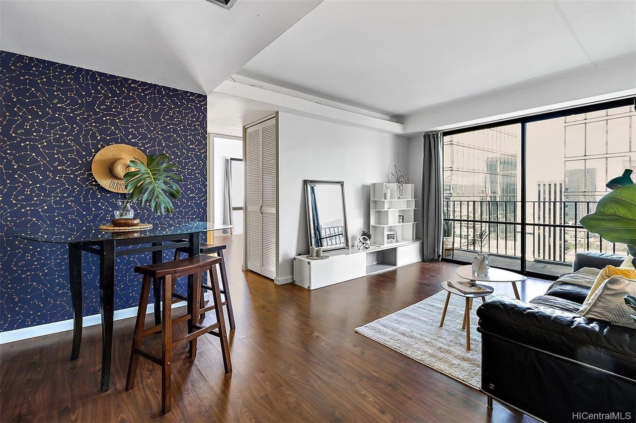 225 Queen St, #6A