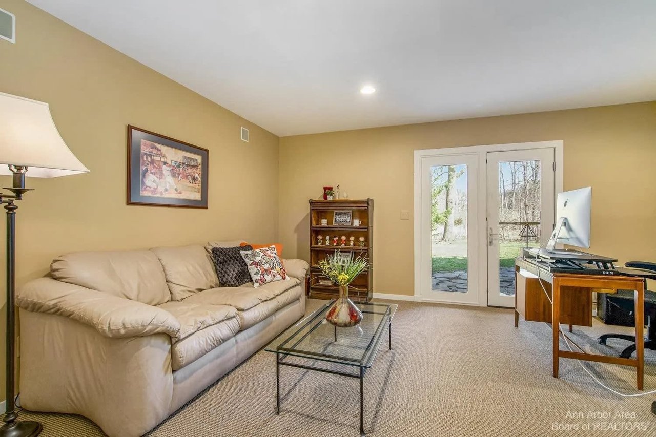 2566 Thornapple Drive, Ann Arbor, MI 48103