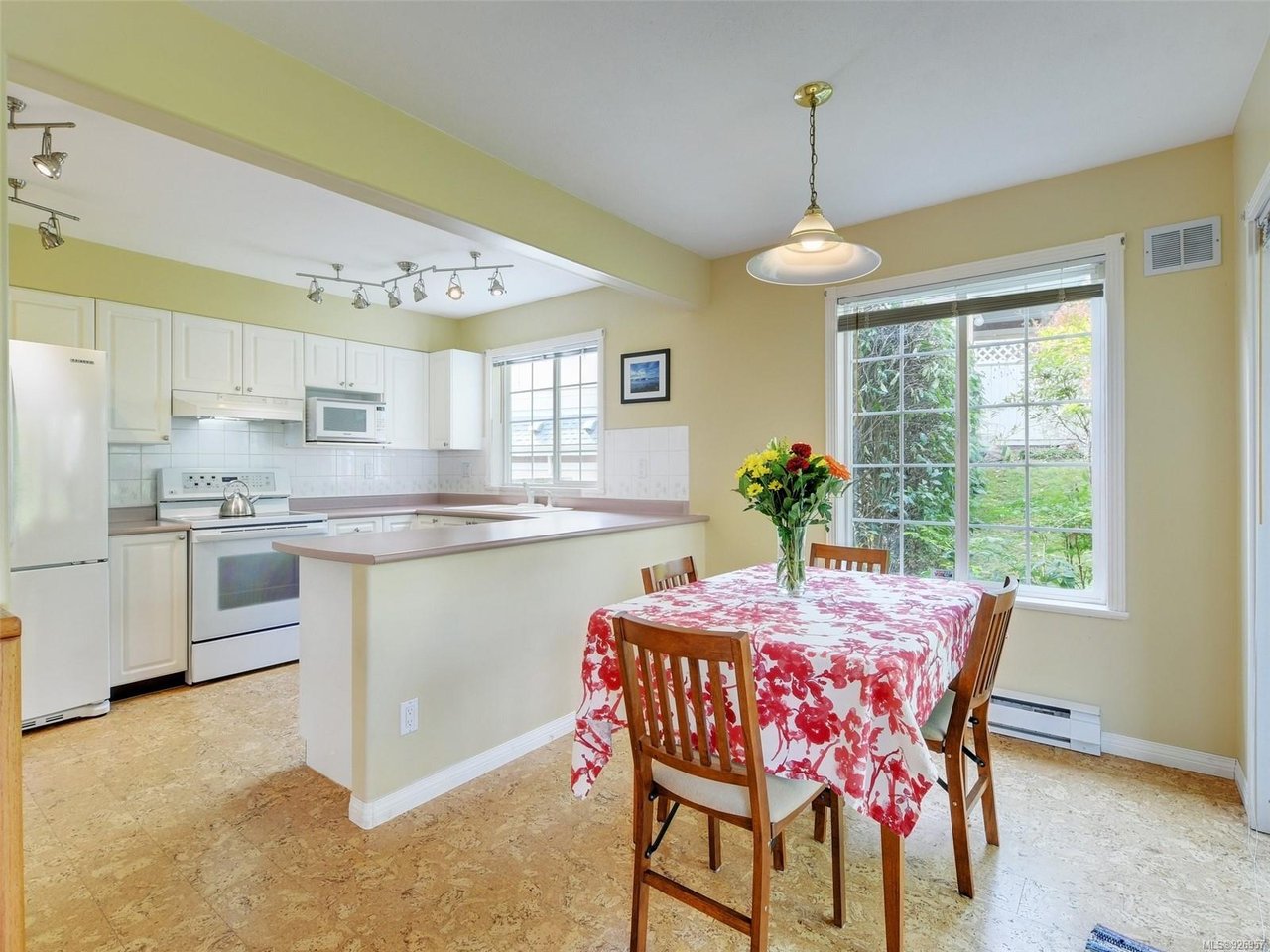 70-14 Erskine Ln