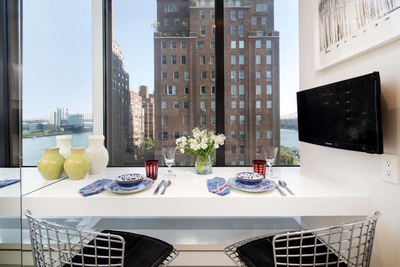 870 United Nations Plaza, 8E