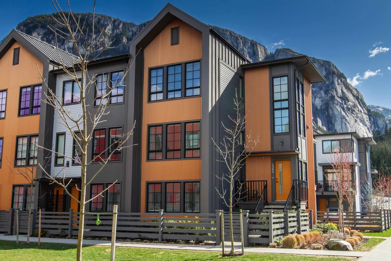 1351 Peakside Pl
