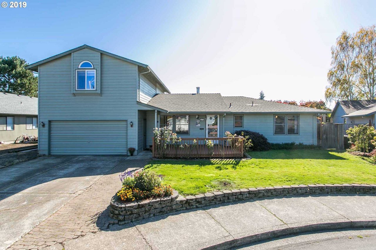 960 NE Naomi Ct