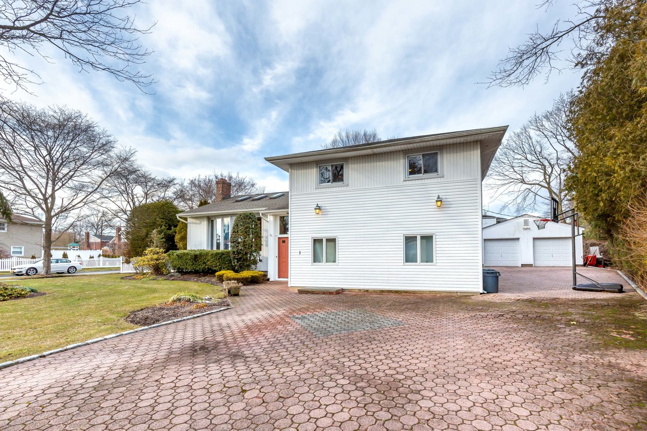1 Gloria Dr, Woodbury