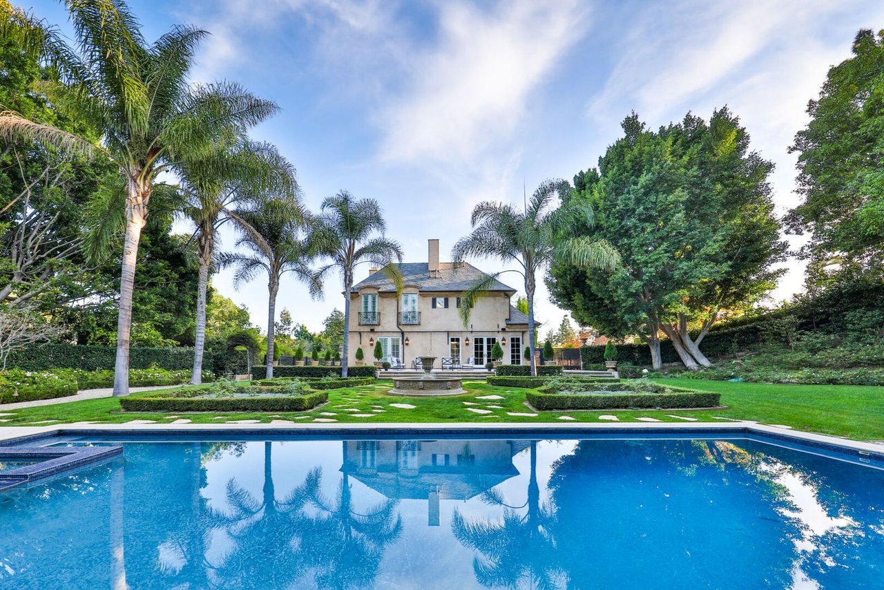 Infinity Manor