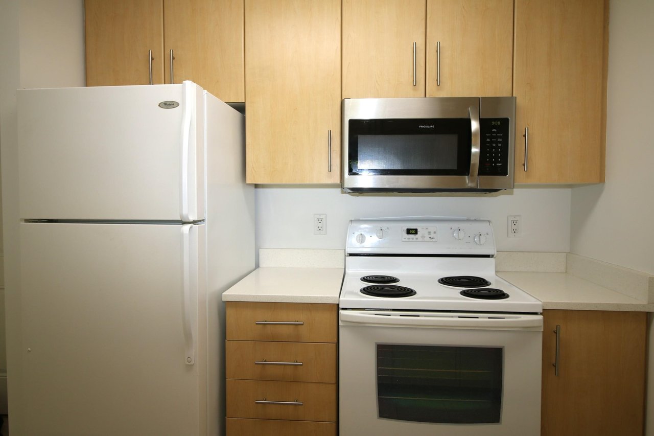 206-3660 Vanness Ave