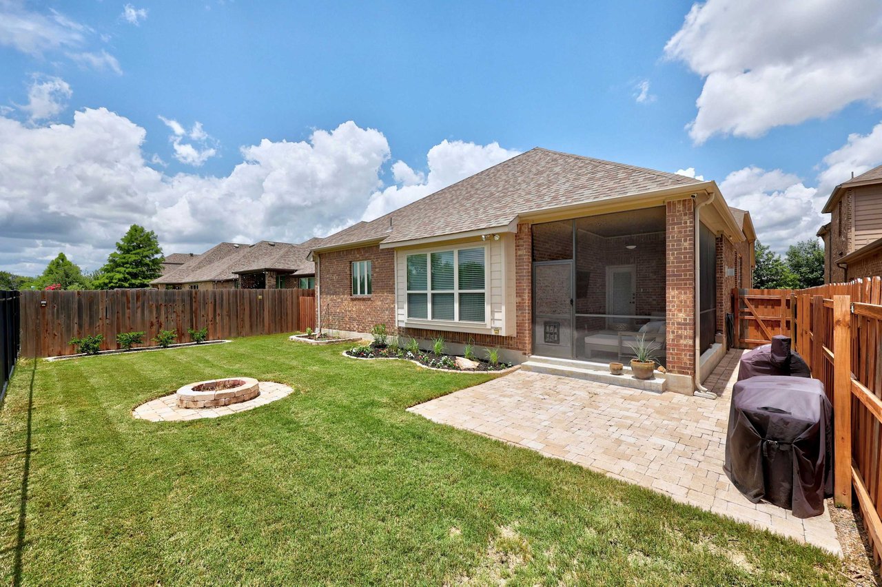 Beautifully Appointed Single-Story in Oak Creek: Modern Floors and Screened-In Patio Overlooking Green Space w/ NO Backyard Neighbor!