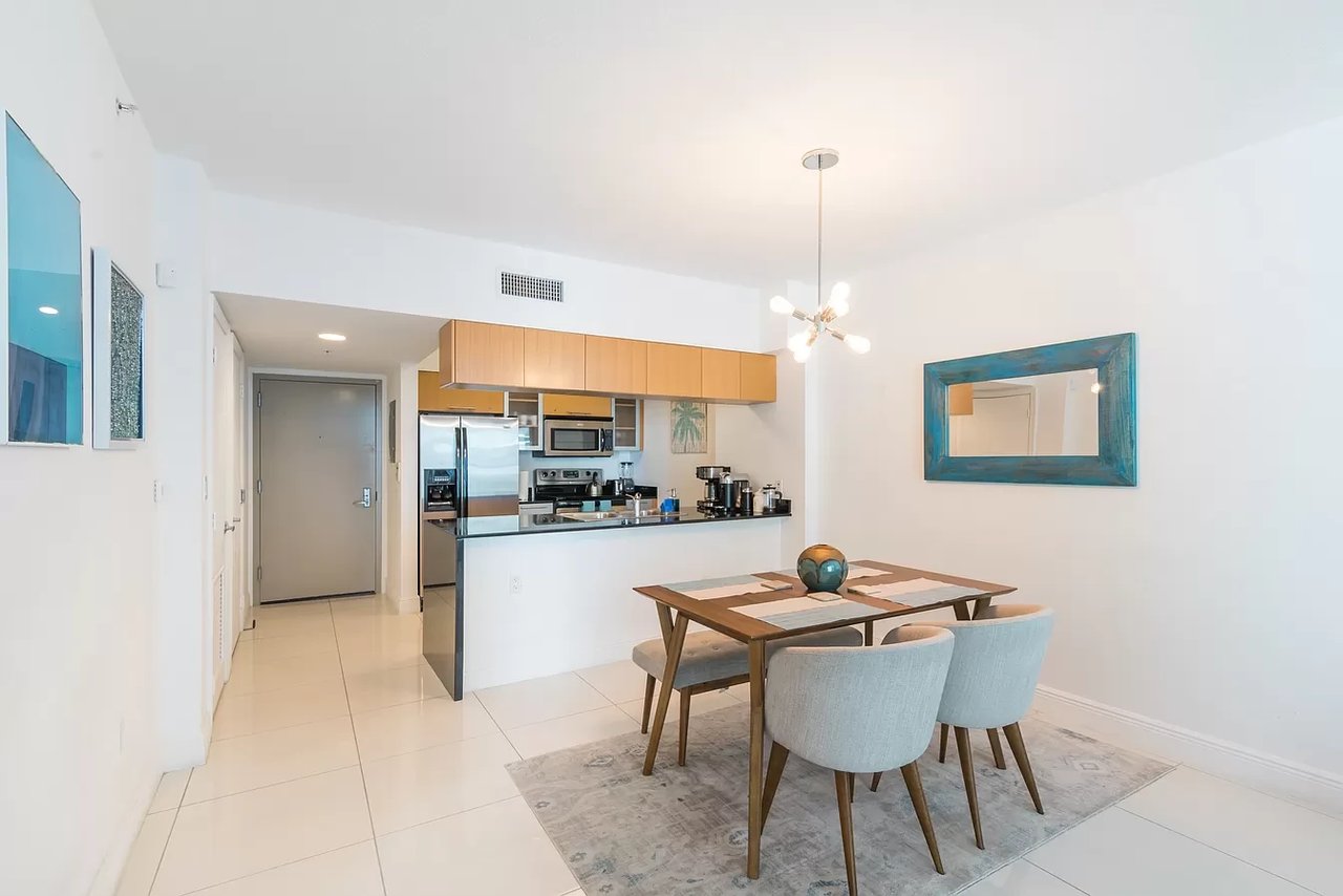 1750 N Bayshore Dr, APT 2005