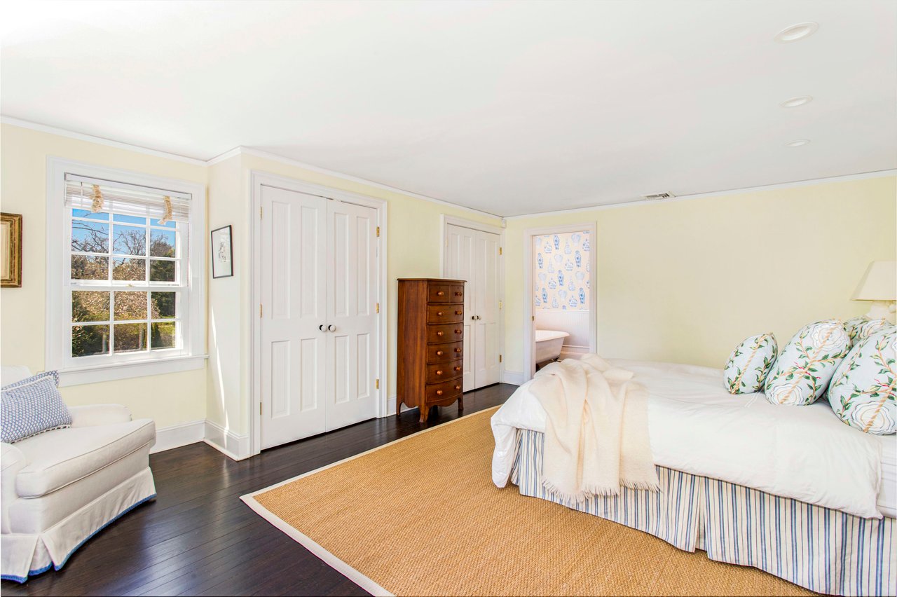 COLONIAL IN PRIME LOCATION
