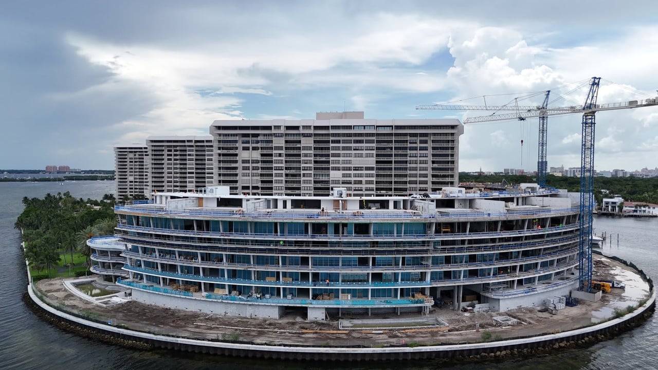 September 2024 | CMC Group Completes Topping Off of Vita at Grove Isle in Coconut Grove