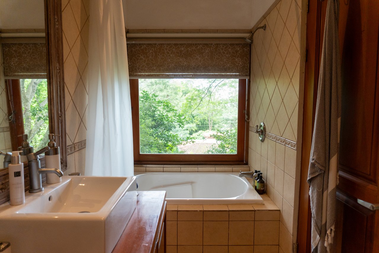 Mountain Estate With Guest Studio, Santa Ana, San Jose