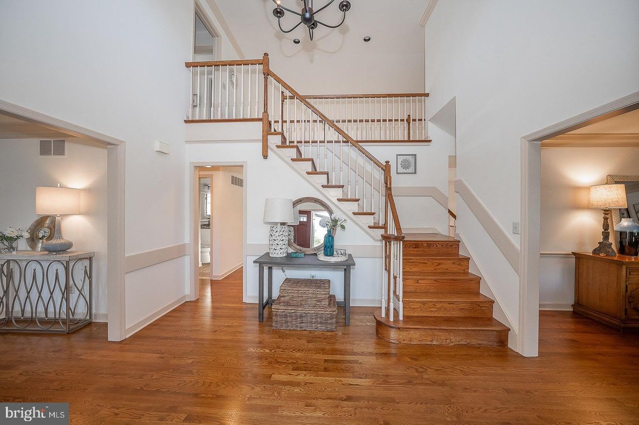 25 Autumn Hill Ln