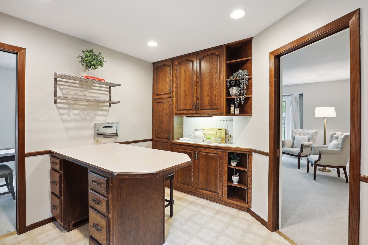 2460 Zealand Ave N, Golden Valley