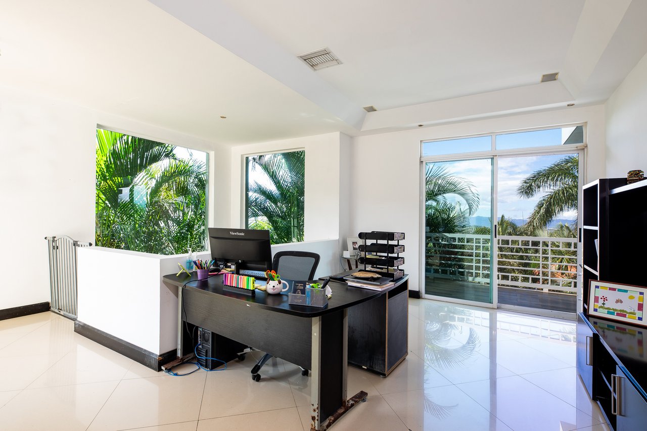Panoramic Pool View Residence, Escazu, San Jose