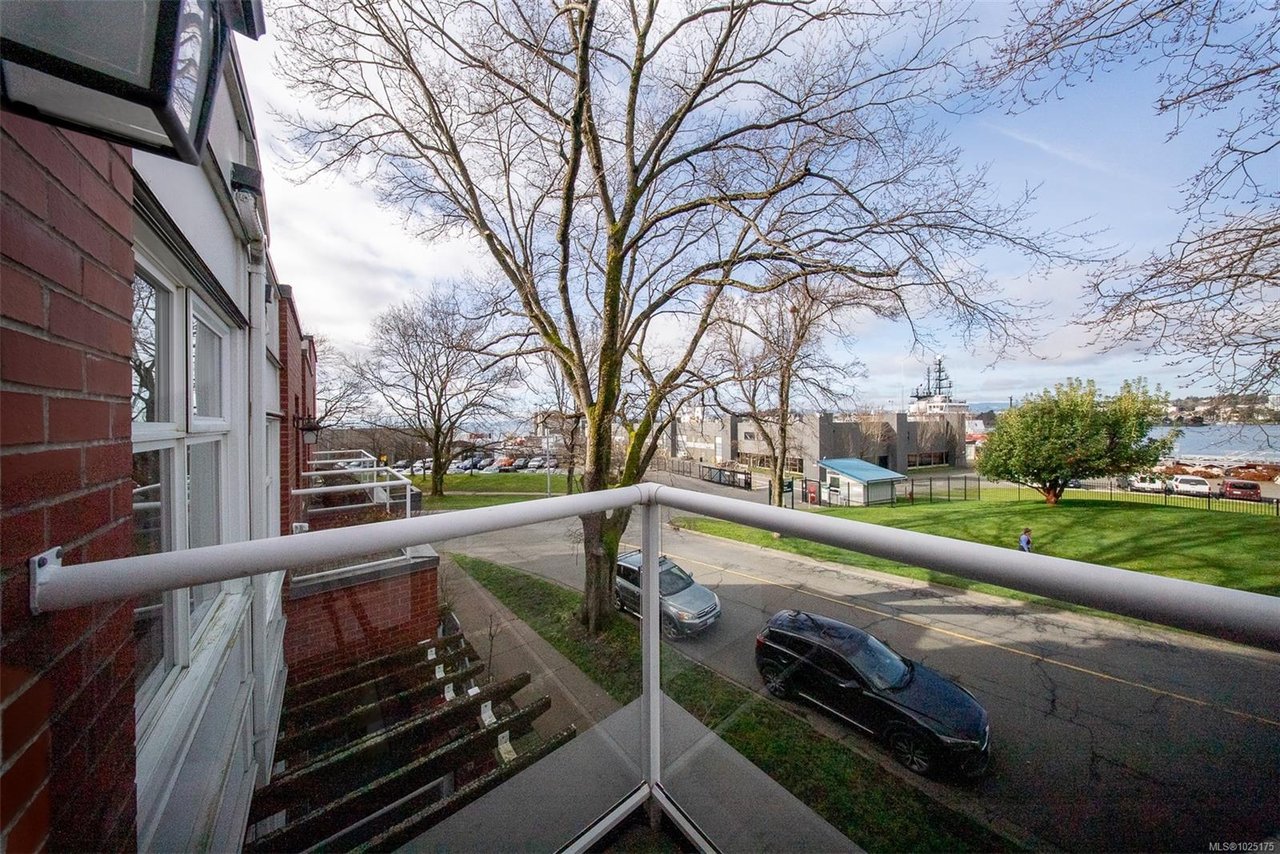13-60 Dallas Rd, Victoria