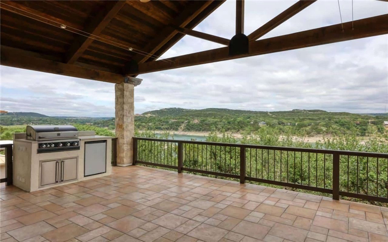 Lake Travis – Just Sold, Buyer Represented $1.1m