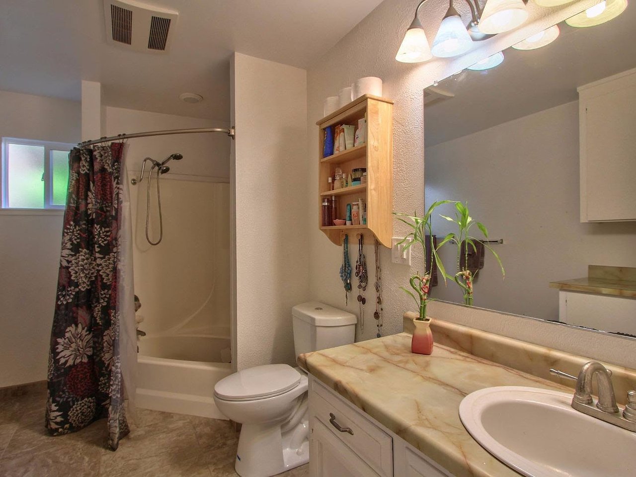 17230 Garlen Ln