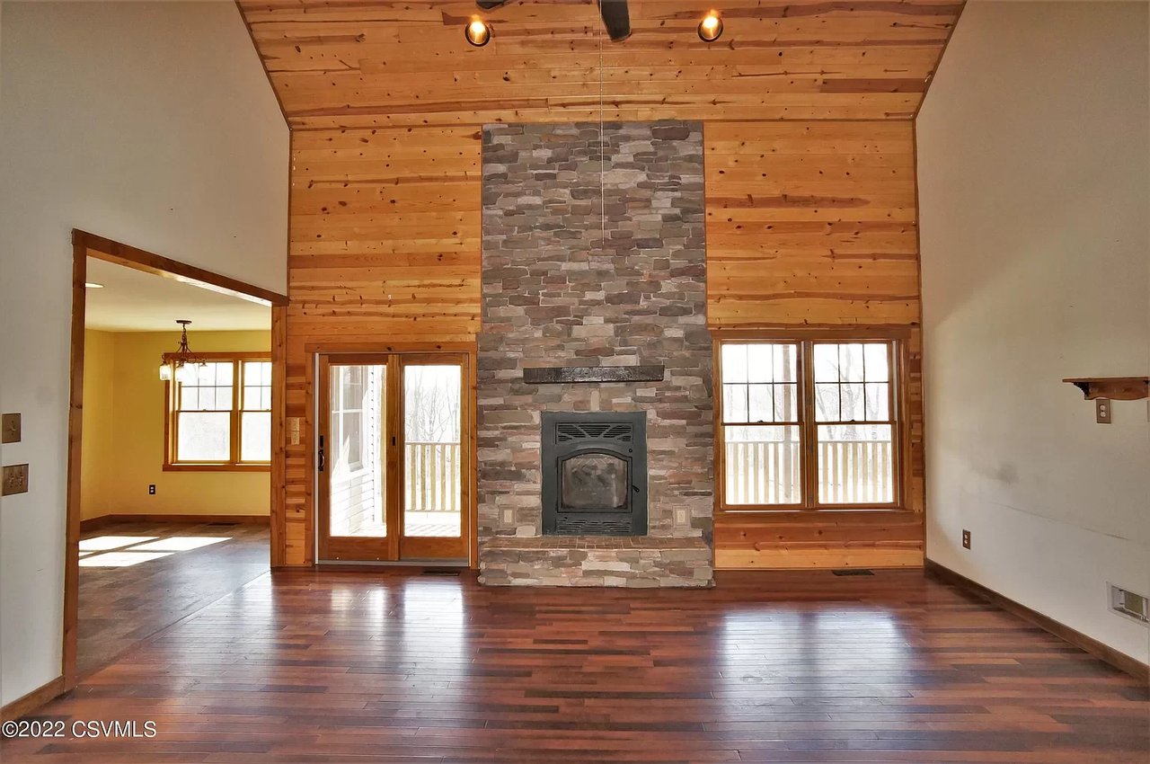 628 Schoolhouse Rd