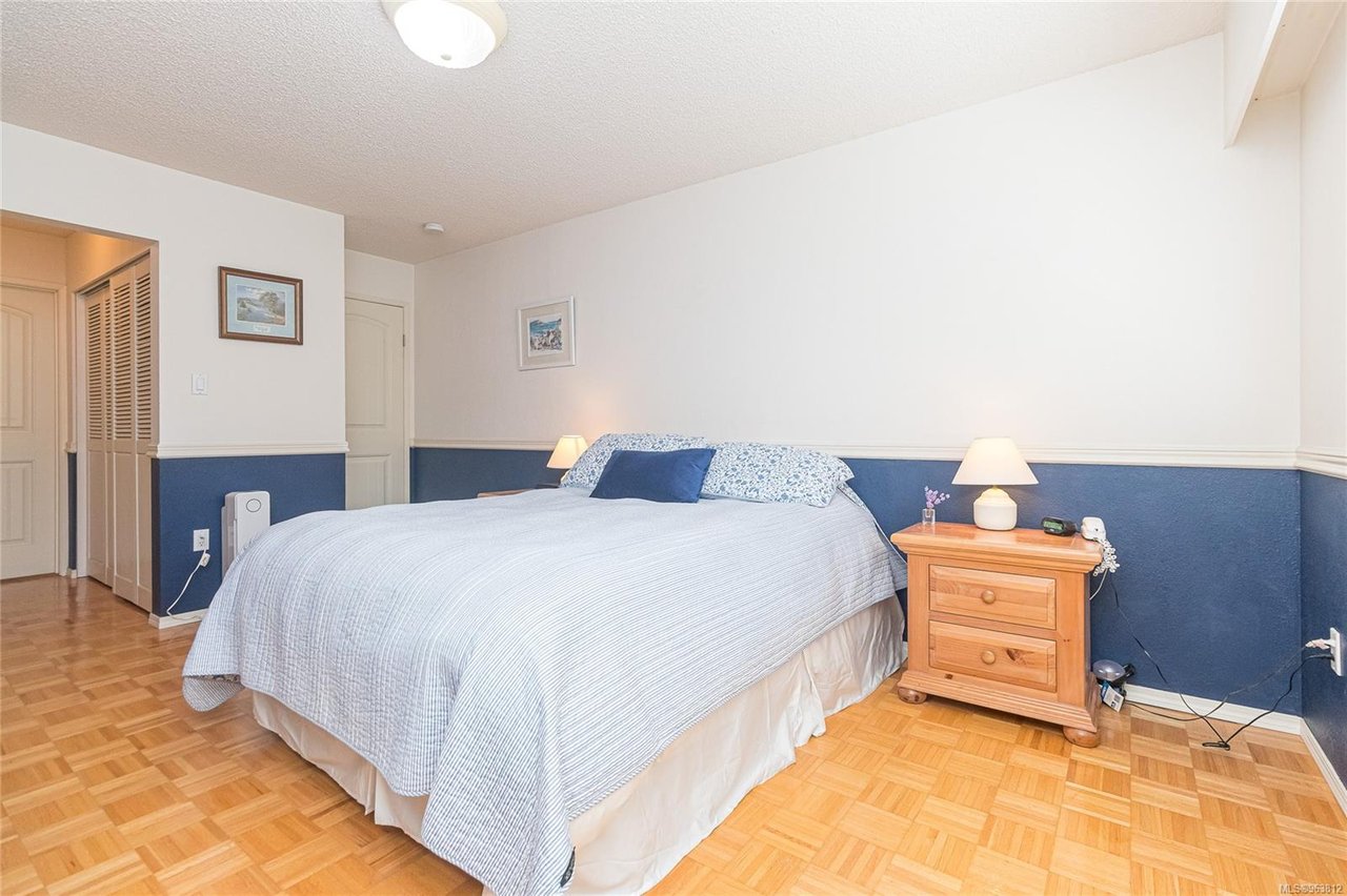 304-1665 Oak Bay Ave