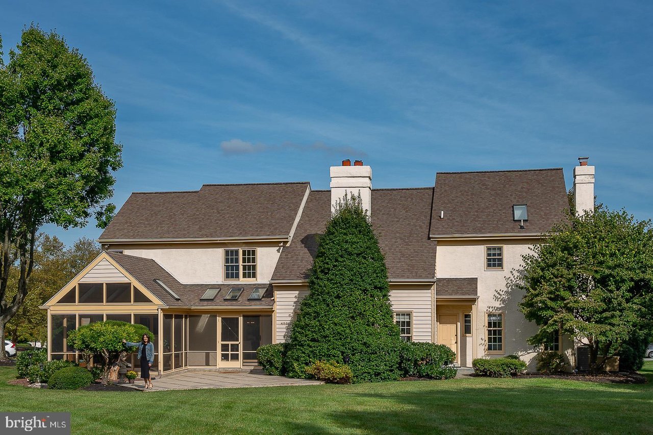 25 Autumn Hill Ln